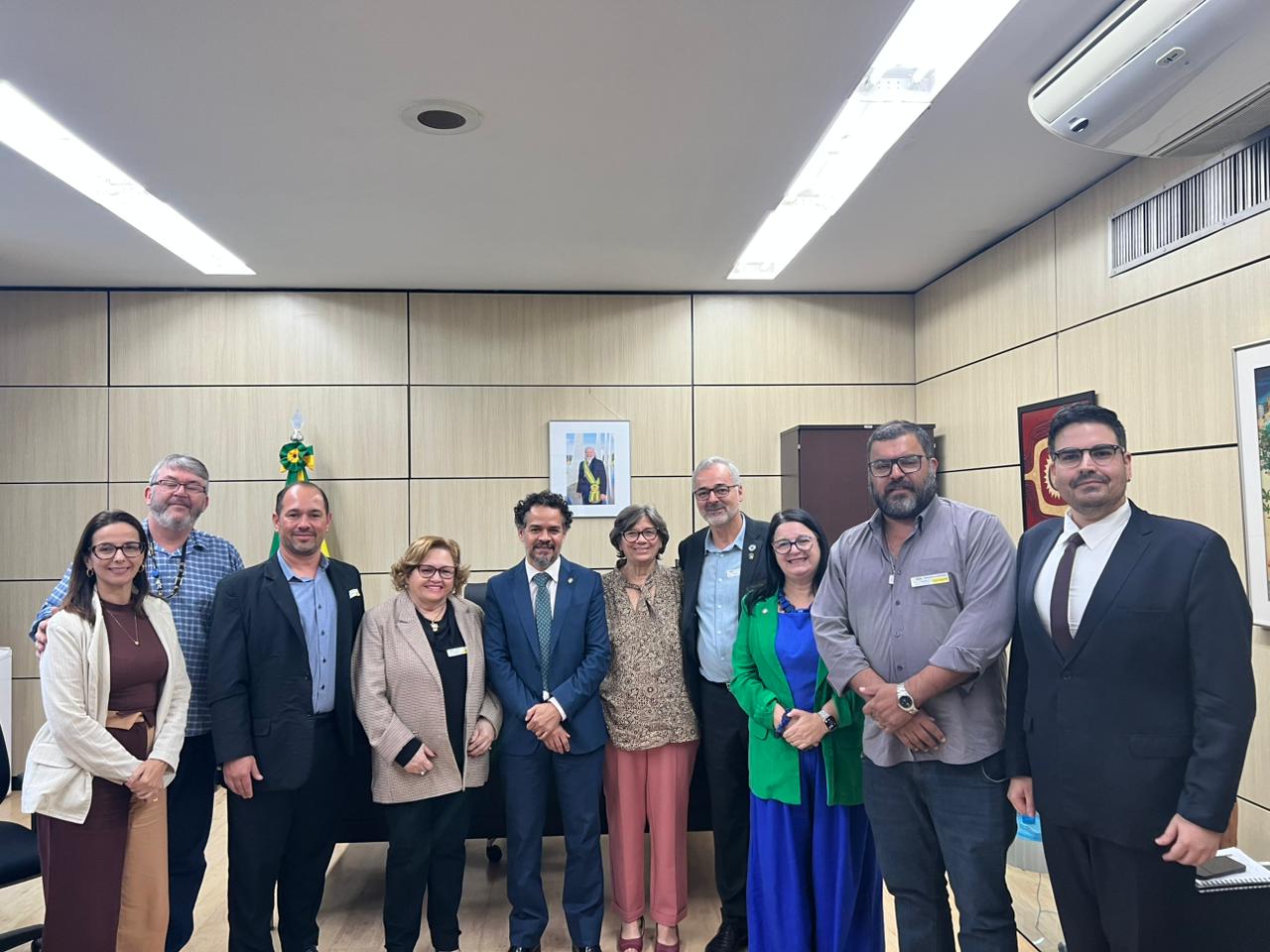 Fenafar e Enfar participam de reunião no MEC para discutir readequações no decreto sobre EaD na saúde
